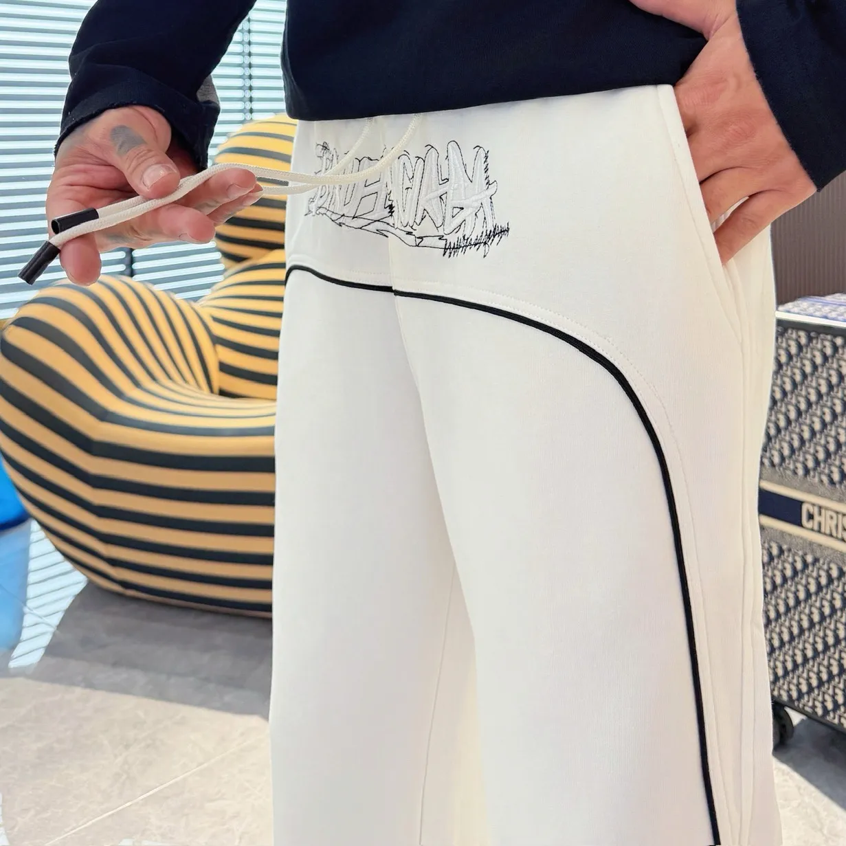 Balenciaga [High Version] 2026 Autumn and Winter latest products, available at counters at the same time, Original product, fashionable casual trousers and casual trousers, using imported original fabrics, top-grade embroidery 🪡 craft letter pattern logo, original hardware accessories decoration, simple yet fashionable, fashionable and handsome upper body, Sizes: M-3XL